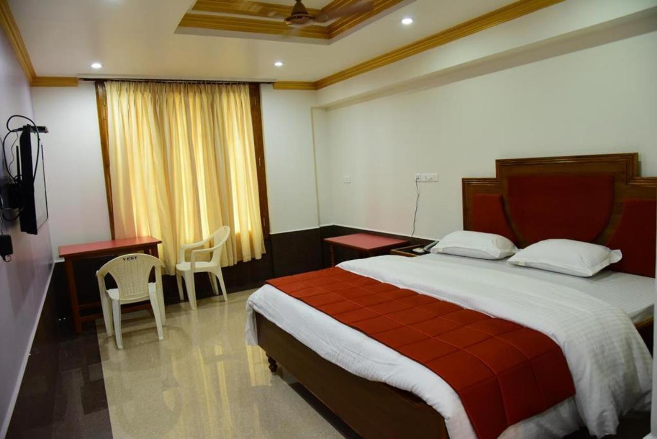 Hotel Chembiyan Pudukkottai Екстериор снимка